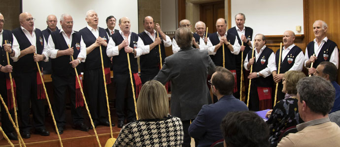 Manzano cede al Gobierno regional las partituras originales del Himno a Cantabria