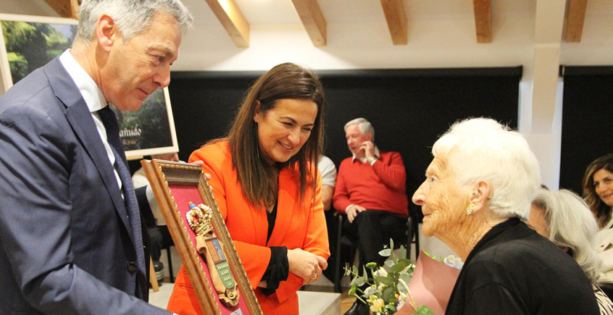 Mara Luz Gutirrez, distinguida como Mujer del Ao de Campoo de Enmedio