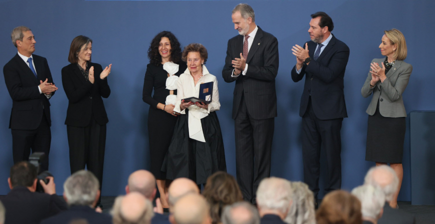 Mara Teresa Rodrguez, presidenta de honor de Galletas Gulln, recibe el IX Premio Reino de Espaa a la Trayectoria Empresarial