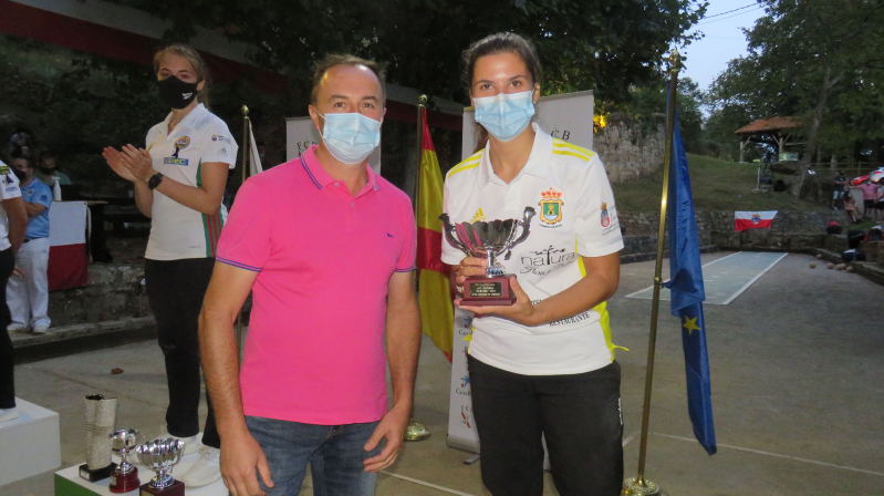 Marta Castillo, jugadora de Campoo de Yuso, tercera en el Regional de bolos
