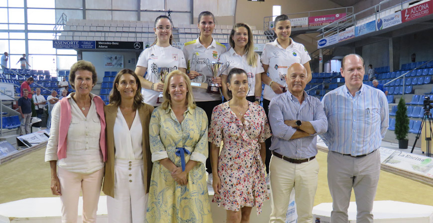 Marta Castillo triunfa en el Regional de bolos