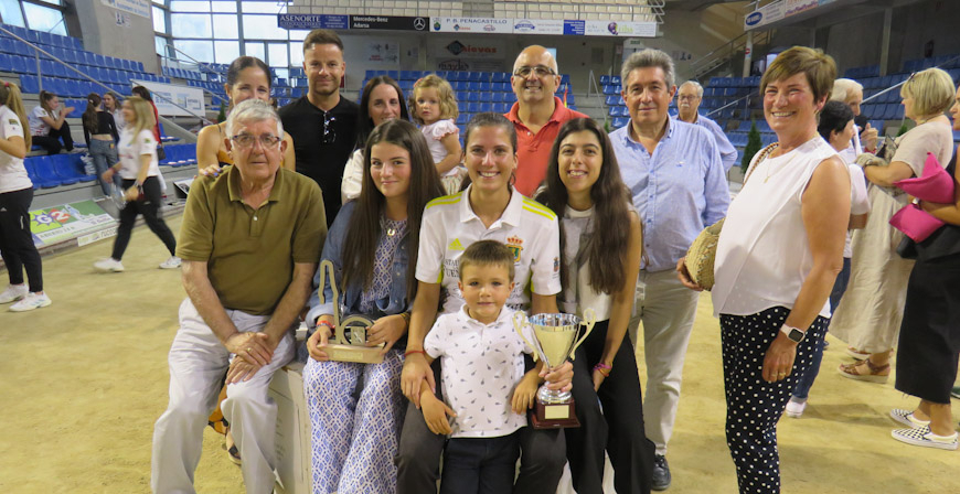 Marta Castillo triunfa en el Regional de bolos