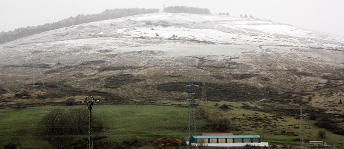 Marzo se despide con nieve en las cumbres