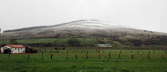 Marzo se despide con nieve en las cumbres