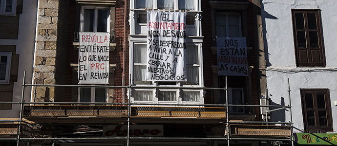 Ms de 2.120 firmas contra la orden de derribo de las viviendas desalojadas en el centro de Reinosa