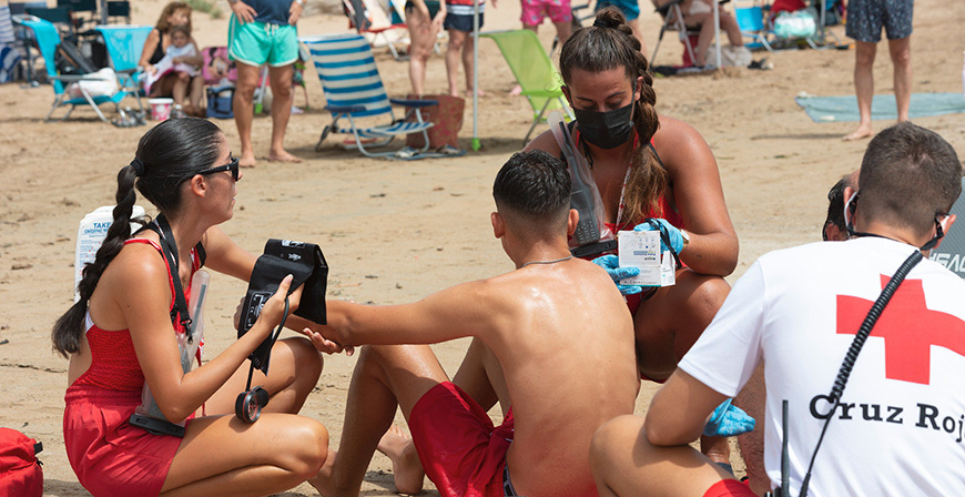 Ms de 5.000 personas han sido atendidas este verano en las playas cntabras por Cruz Roja 