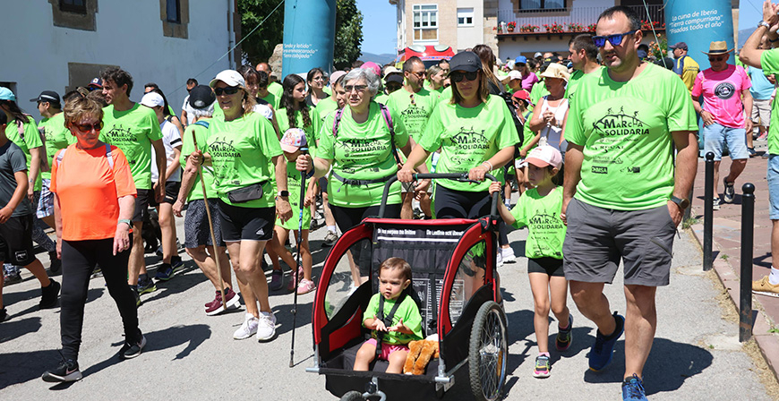 M�s de 750 participantes toman la salida en la Marcha Solidaria de Campoo de Enmedio