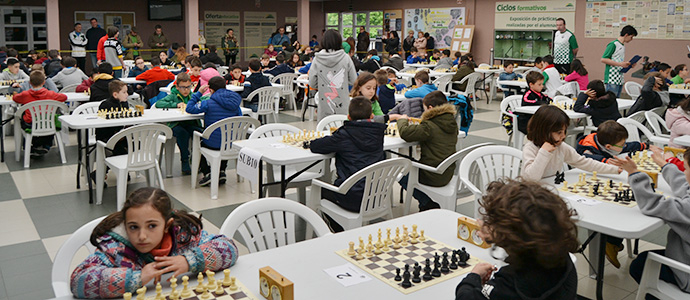 Ms de un centenar de jvenes participan en el IV Torneo de Ajedrez Escolar de Reinosa