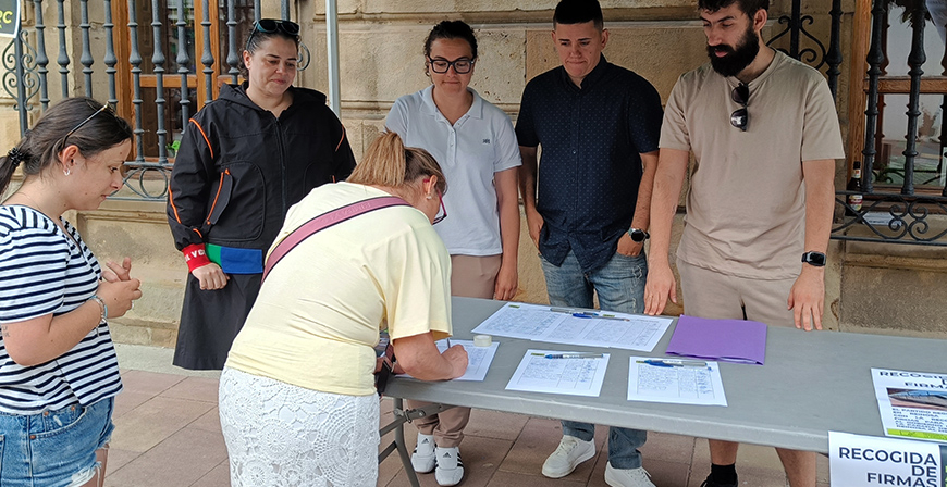 M�s de mil campurrianos apoyan con su firma la parada en Reinosa del Alvia de mediod�a