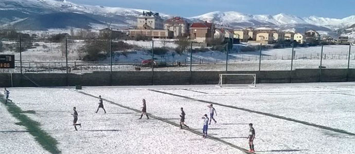 Los ms pequeos del Naval saben jugar con nieve