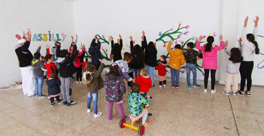 Mataporquera plasma los valores de la UE en el patio cubierto del CEIP Valdeolea