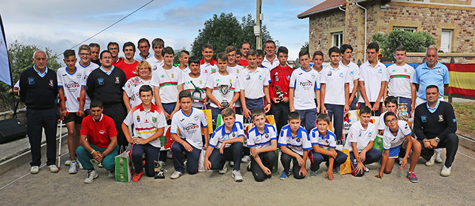 Mazandrero acogi la final de la liga infantil de bolos de Cantabria
