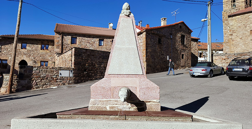 Mazandrero restaura la fuente centenaria de 'Los Leones'