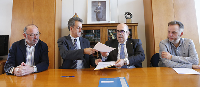 Medio Rural y CANTUR firman un convenio para el tratamiento de animales en el CRFS de Cabrceno