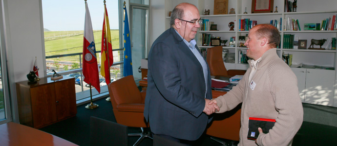 Medio Rural colaborar con Brcena para mejorar sus infraestructuras