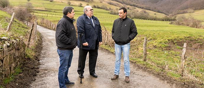 Medio Rural ha invertido 37.449 euros en la rehabilitacin de dos caminos en San Miguel de Aguayo