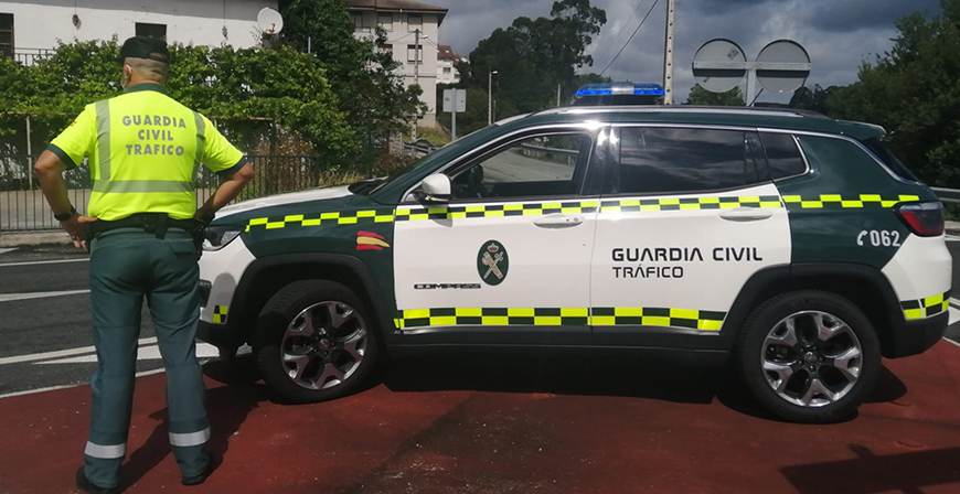 Un menor de cuatro aos semiinconsciente es auxiliado por agentes de la Guardia Civil de Laredo