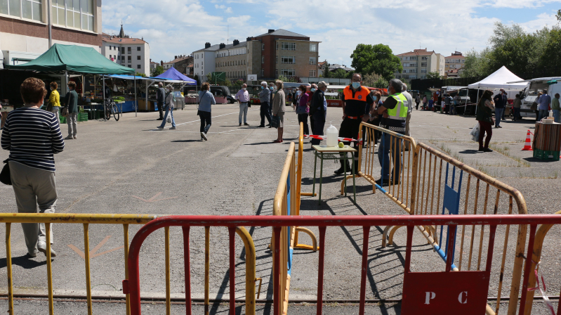 El mercado de los lunes regresa a la Plaza de Los Caos