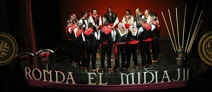 El Midiaju llen el Teatro Principal con sus '16 Primaveras'