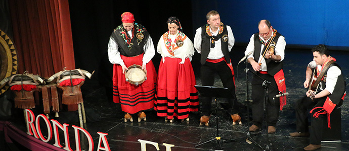 El Midiaju llen el Teatro Principal con sus '16 Primaveras'