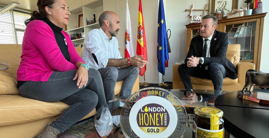 La miel de Colmenares de Vendejo, medalla de oro en los London Internacional Honey Awards 2022