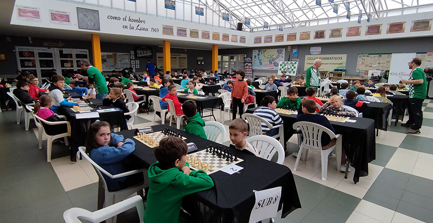 Miguel Martnez, Sheila Martina Palie, Yasmina Carolina y Julio Montesern triunfan en el VIII Torneo de Ajedrez Escolar de Reinosa