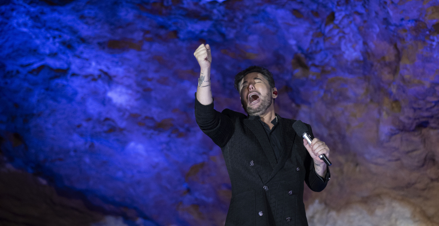 Miguel Poveda inaugur anoche 'Los Conciertos de El Soplao, el escenario ms antiguo del mundo'