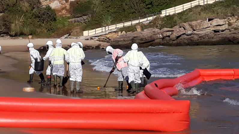 El Ministerio para la transicin ecolgica realiza un simulacro de lucha contra la contaminacin marina accidental en Suances