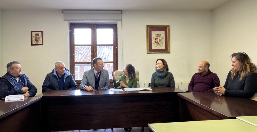Molledo adquirir una pala excavadora con los fondos LEADER que gestiona el GAL Campoo-Los Valles