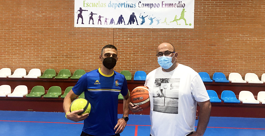 Mono de ftbol y baloncesto