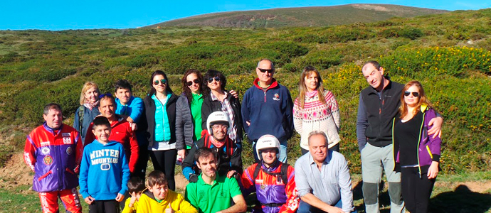 El Moto club Reinosa peregrina al 'Abuelo del bosque'
