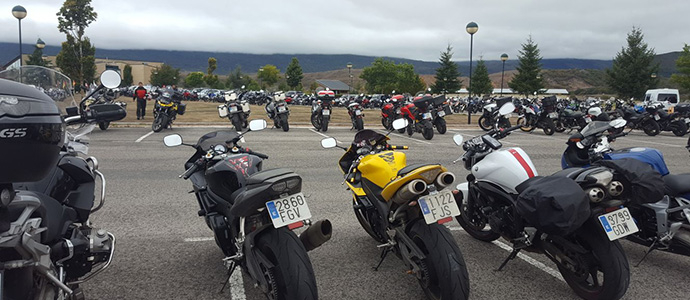 Los motoristas tomaron el campo de golf de Nestares
