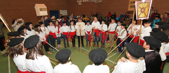 Los mozos y mozas del Casimiro Sainz rondan en Matamorosa