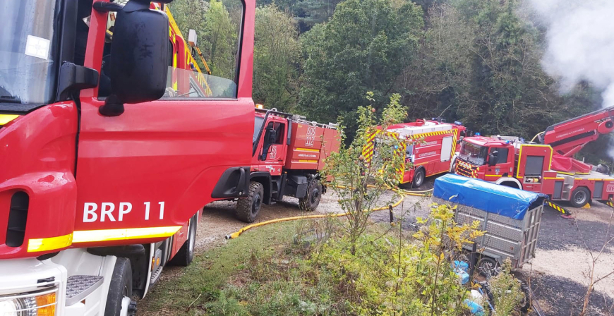 Mueren 25 animales en el incendio de una nave ganadera en Vega de Libana