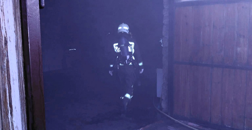 Mueren dos perros en el incendio de un garaje en Requejo