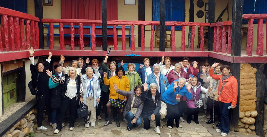 Las mujeres de la Asociacin de Villaescusa de visita por localidades burgalesas 