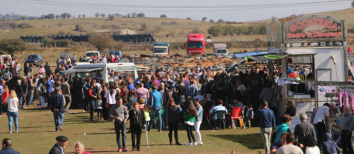 Multitudinaria feria en Campoo de Enmedio