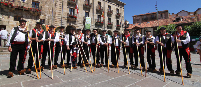 Msica y folclore por las calles de Reinosa