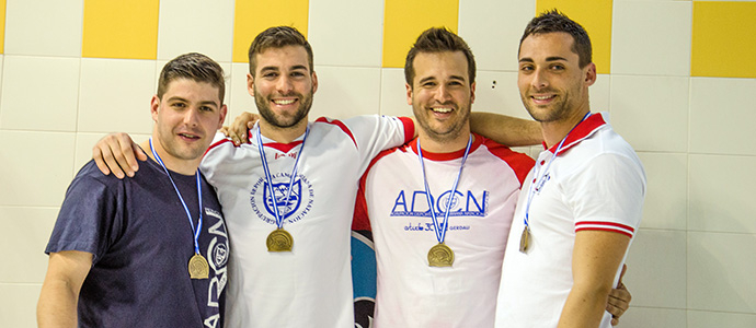 Los nadadores campurrianos se cuelgan una docena de medallas en el XII Trofeo Ovimaster