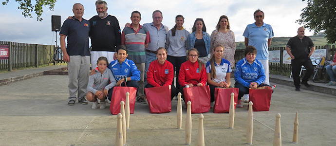 Naomi Solrzano vence en el concurso de bolos femenino de Campoo de Yuso