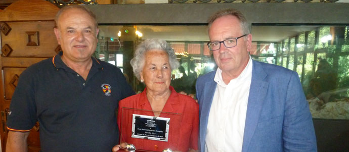 Natividad Gonzlez y Julia Ahumada recibieron los manilios