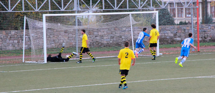 El Naval impone su juego al Pontejos