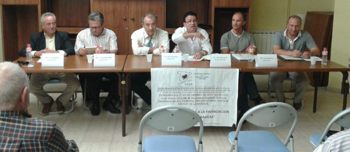 Nestares acogi una charla en defensa de las Juntas Vecinales