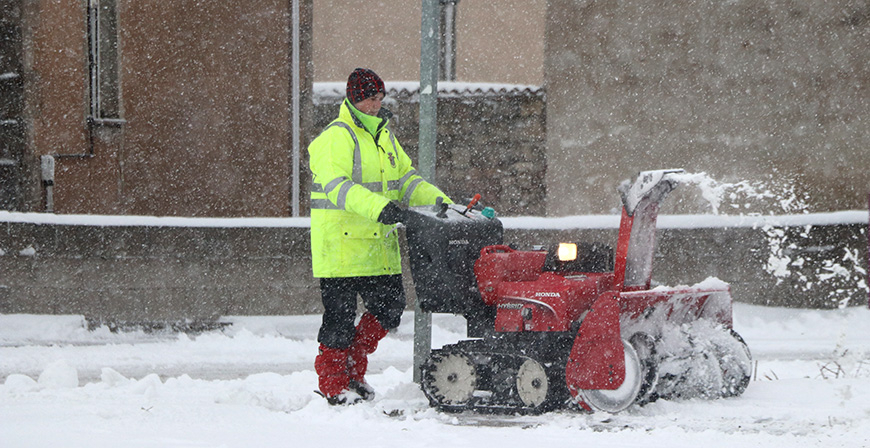 La nieve cierra cuatro puertos autonmicos y requiere el uso de cadenas en otros ocho
