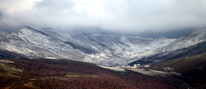 La nieve regresa a las cimas campurrianas