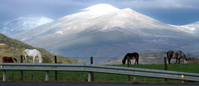 La nieve regresa a las cimas campurrianas