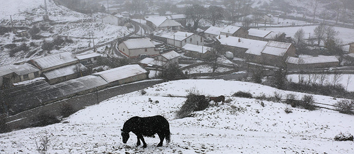 La nieve tie la comarca por encima de los 850 metros