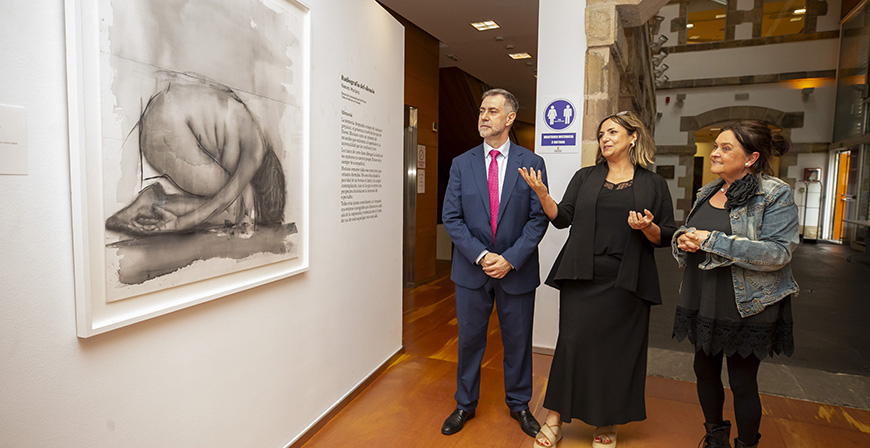 Nieves Moriano expone 'Radiograf�a del silencio' en Torrelavega