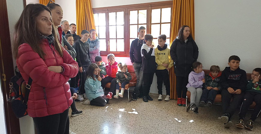 Familias de Yuso visitan las instalaciones del trasvase reversible Ebro-Besaya