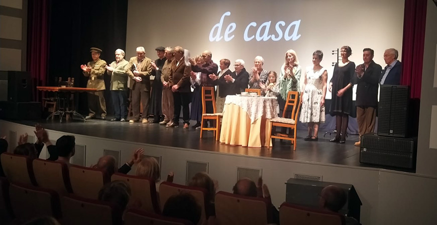 El pblico de Santander aplaude la obra 'Nos echan de casa'